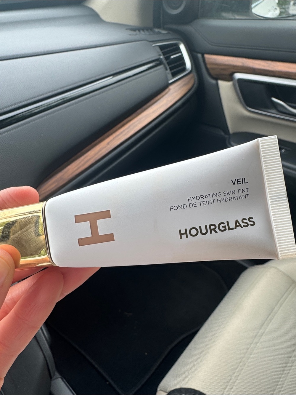 Hourglass Veil Hydrating Skin Tint Shade 10